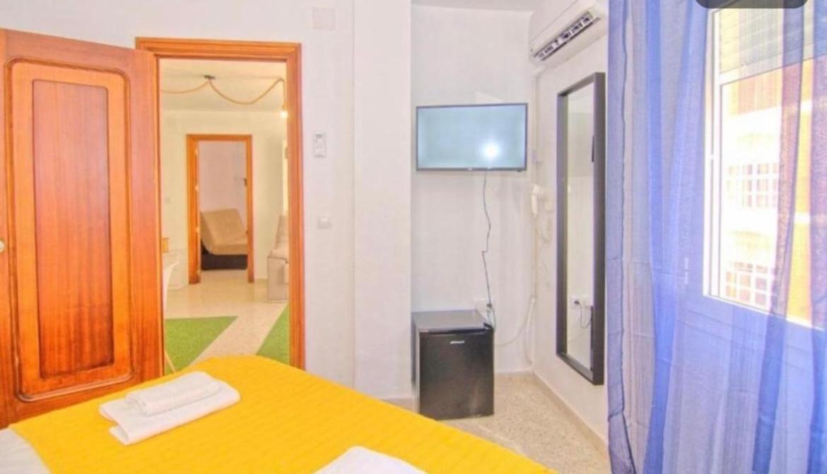 Low Cost Room マラガ エクステリア 写真