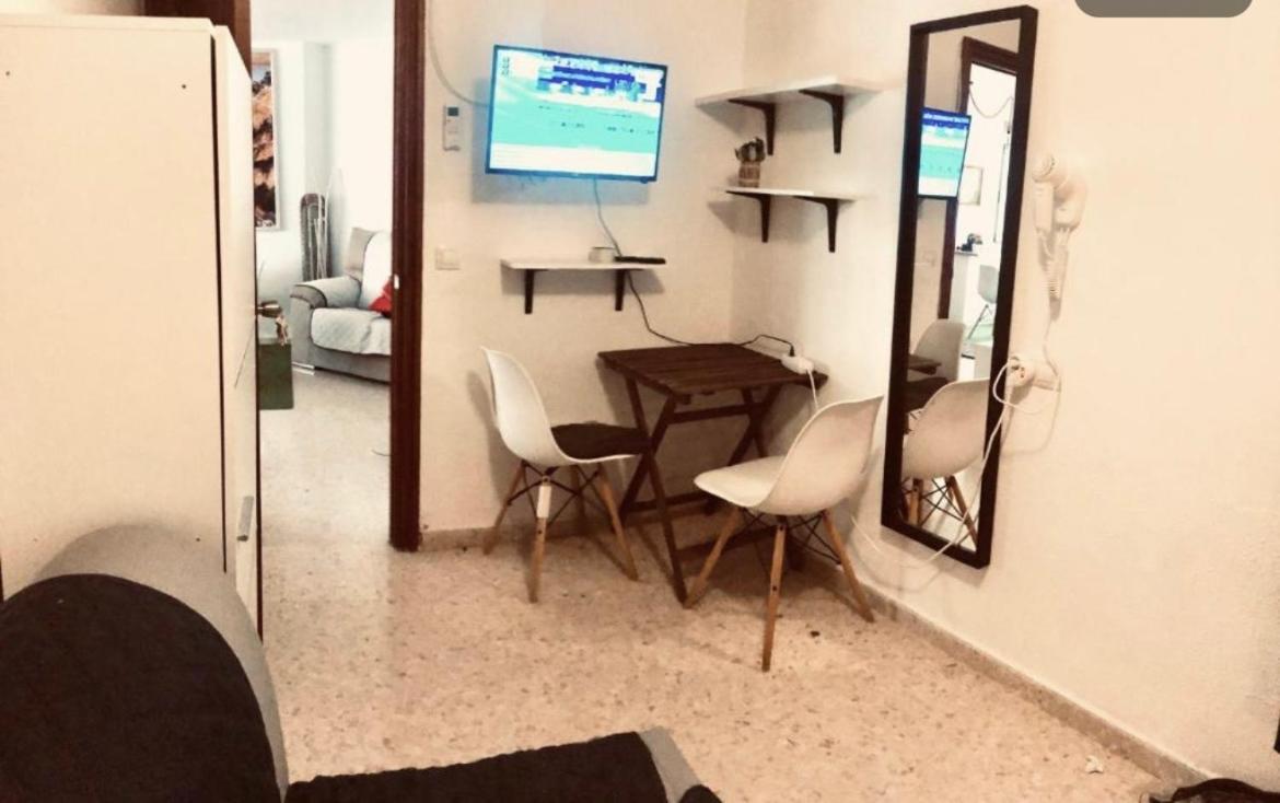 Low Cost Room マラガ エクステリア 写真